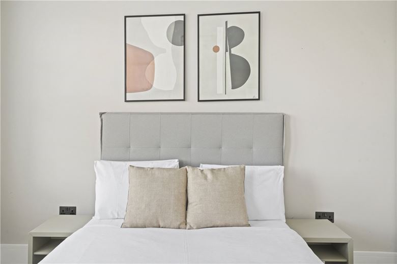 3 bedroom flat, Taunton Place, London NW1 - Available