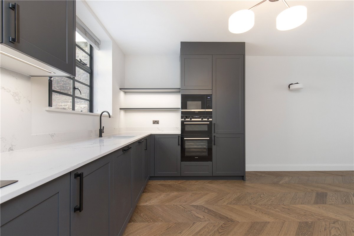 2 bedroom flat, Gloucester Place Mews, Marylebone W1U - Let Agreed