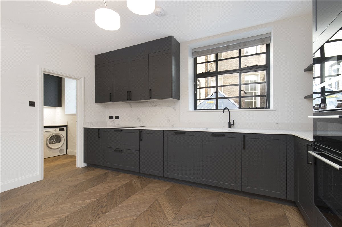 2 bedroom flat, Gloucester Place Mews, Marylebone W1U - Let Agreed