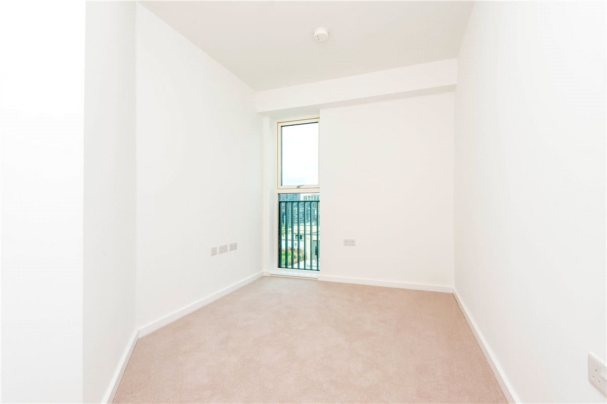 3 bedroom flat, Heartwell Avenue, London E16