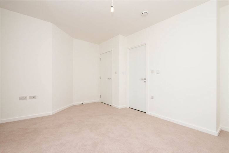 3 bedroom flat, Heartwell Avenue, London E16