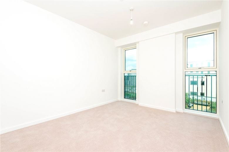 3 bedroom flat, Heartwell Avenue, London E16