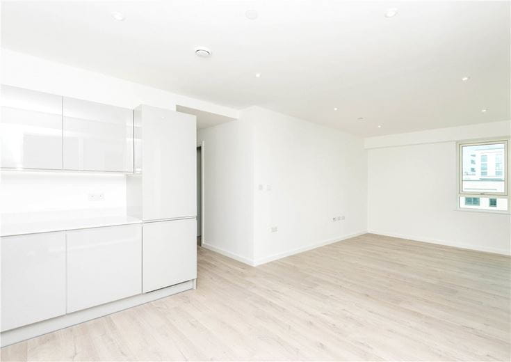 3 bedroom flat, Heartwell Avenue, London E16