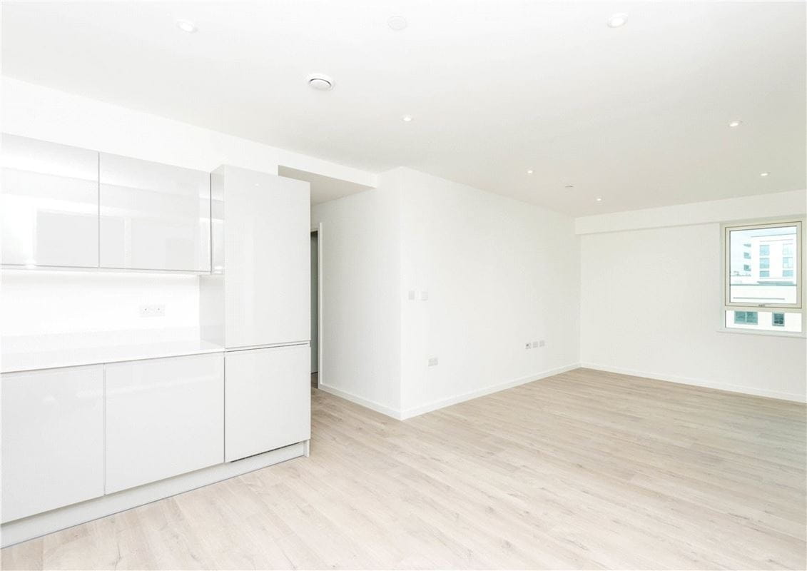 3 bedroom flat, Heartwell Avenue, London E16