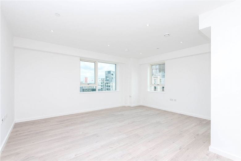 3 bedroom flat, Heartwell Avenue, London E16