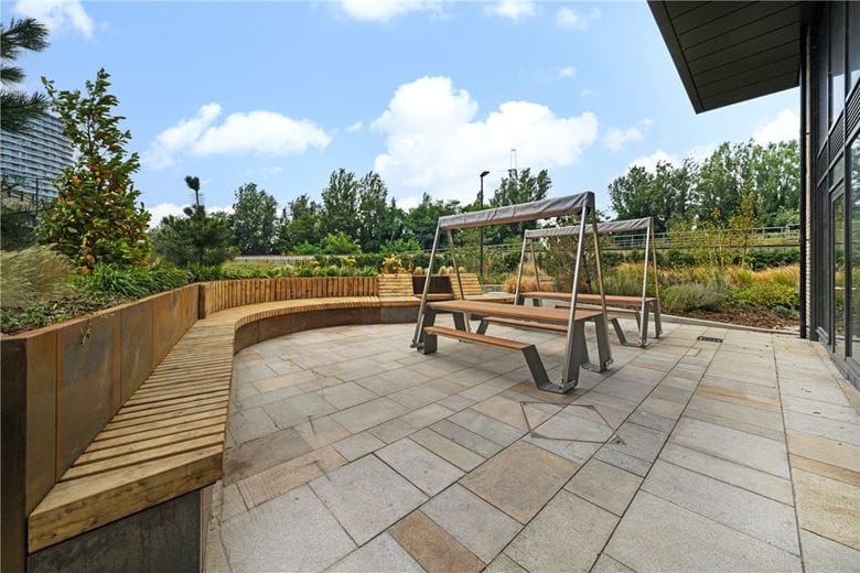 3 bedroom flat, Heartwell Avenue, London E16