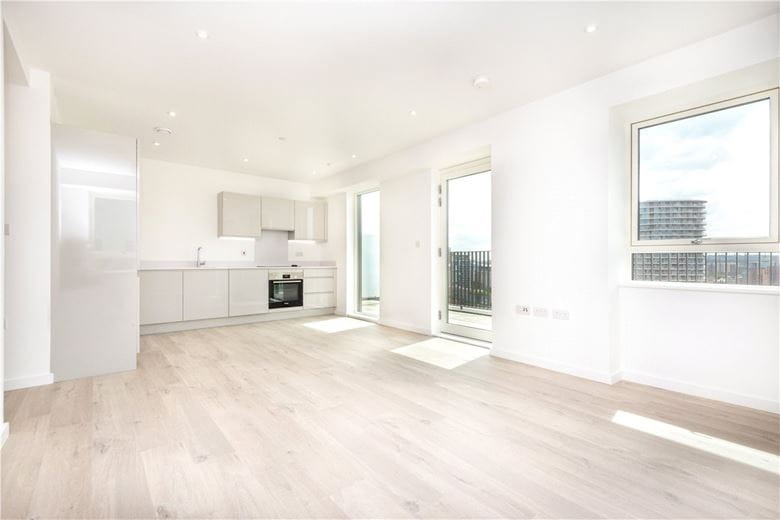 2 bedroom flat, Heartwell Avenue, London E16 - Let Agreed