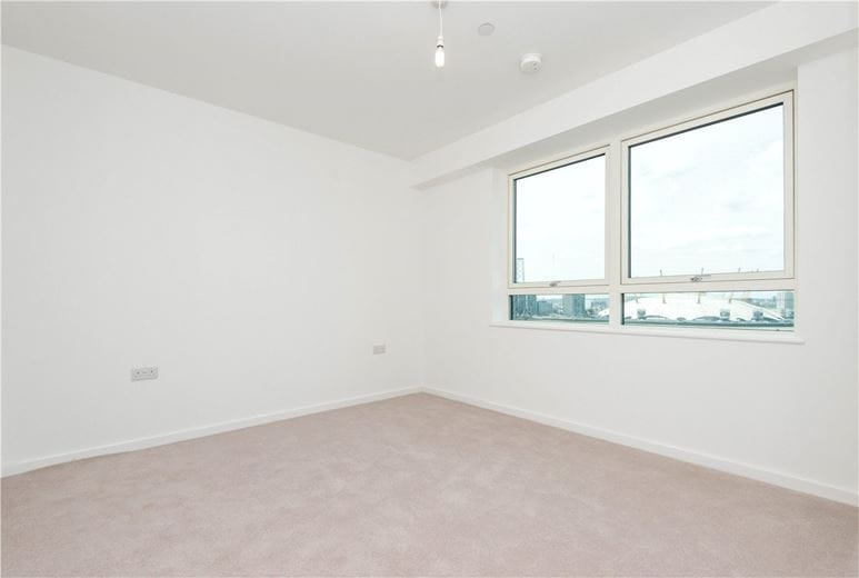 2 bedroom flat, Heartwell Avenue, London E16 - Let Agreed