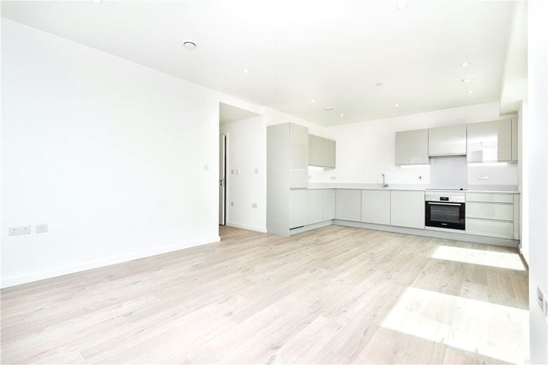 2 bedroom flat, Heartwell Avenue, London E16 - Let Agreed