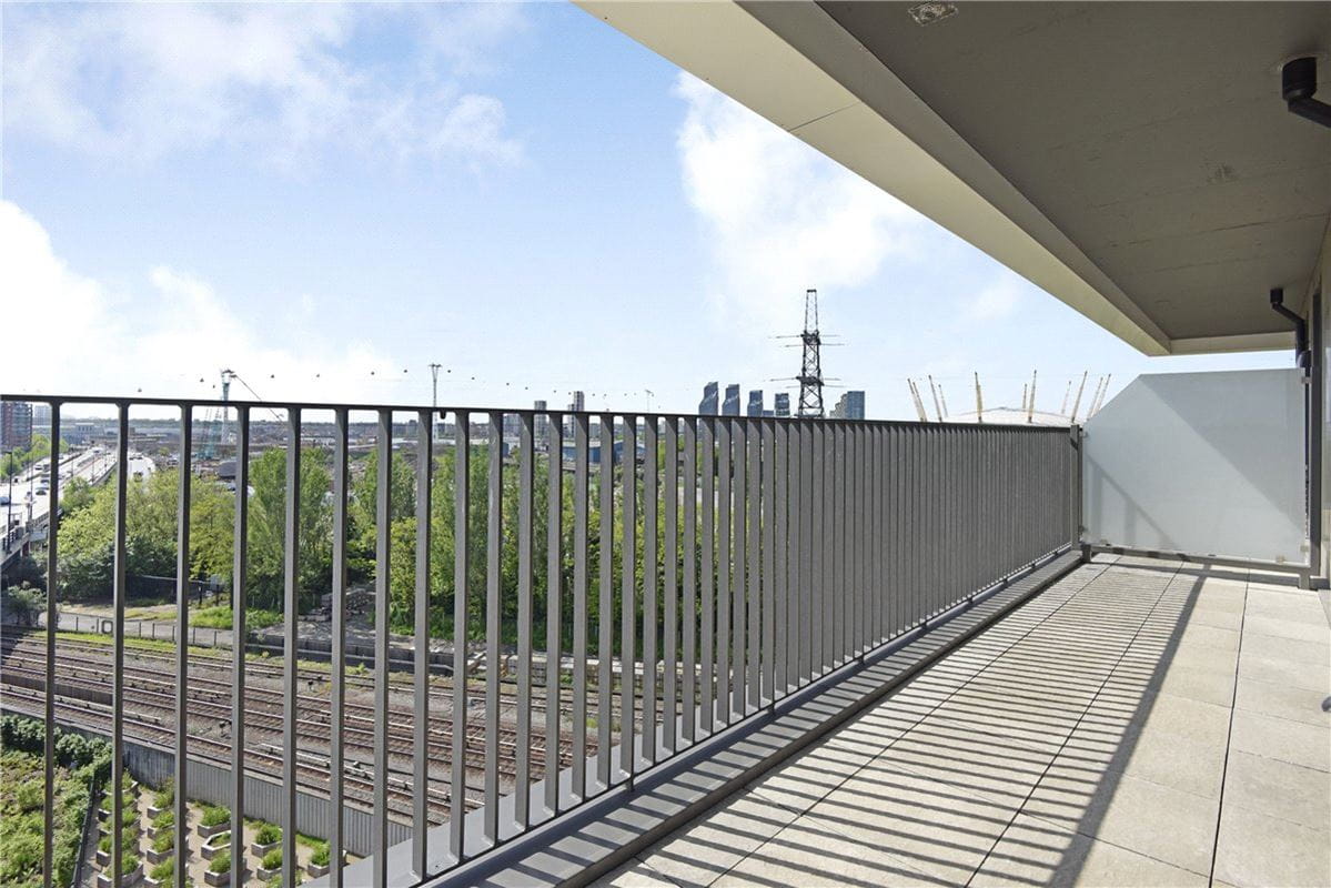 2 bedroom flat, Heartwell Avenue, London E16 - Let Agreed