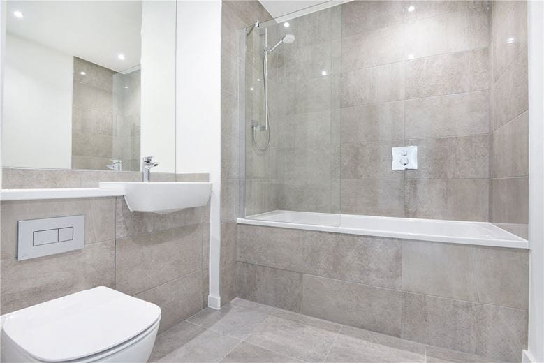 2 bedroom flat, Heartwell Avenue, London E16 - Let Agreed