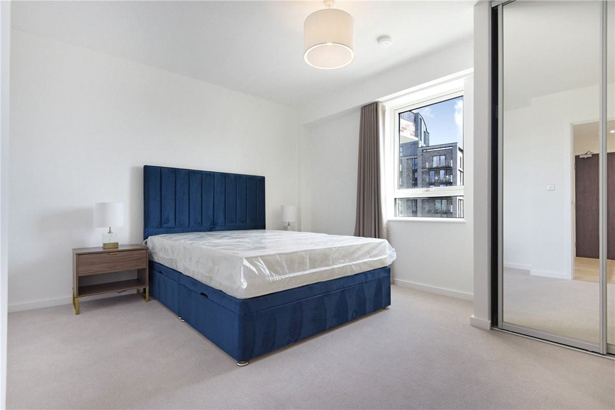 2 bedroom flat, Heartwell Avenue, London E16 - Let Agreed