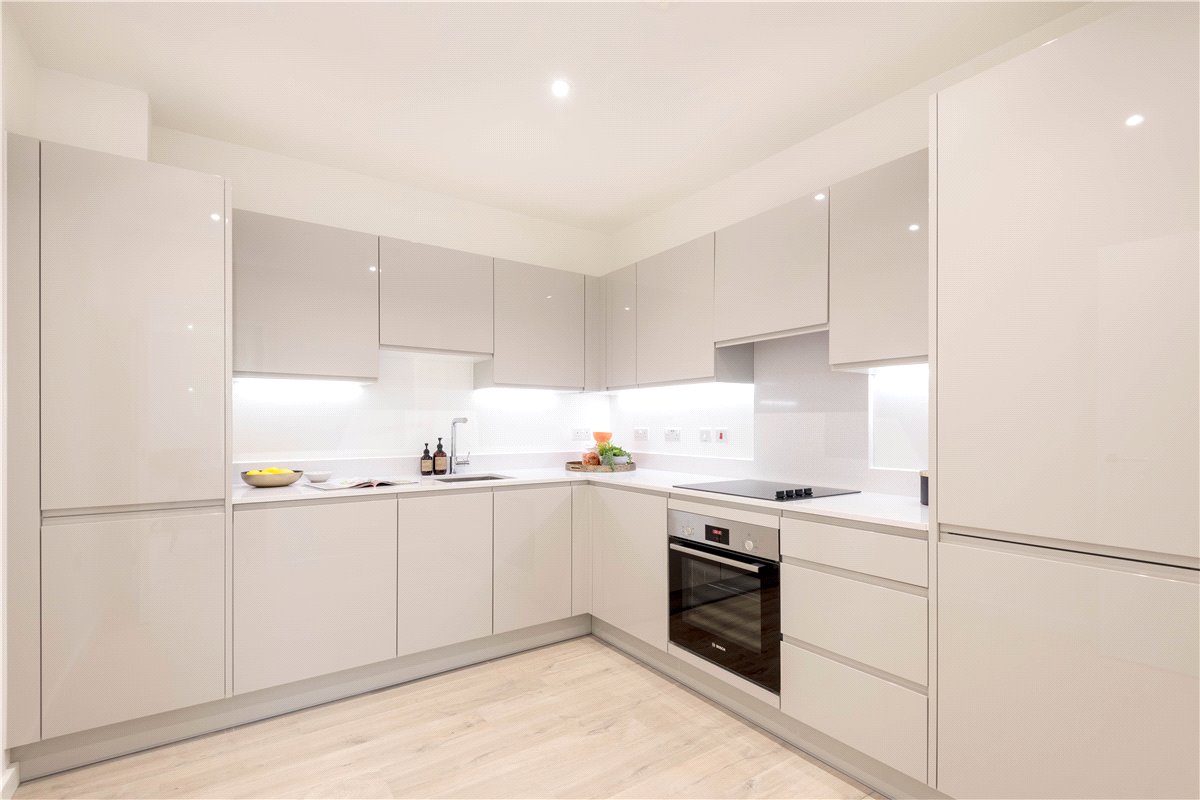 2 bedroom flat, Heartwell Avenue, London E16 - Let Agreed