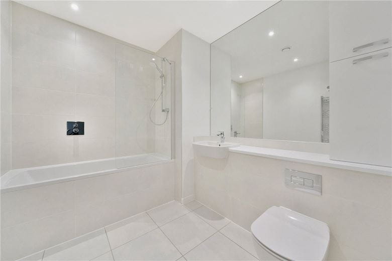 1 bedroom flat, Heartwell Avenue, London E16 - Let Agreed