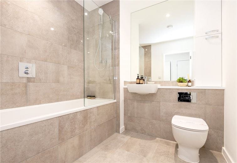 2 bedroom flat, Heartwell Avenue, London E16 - Let Agreed