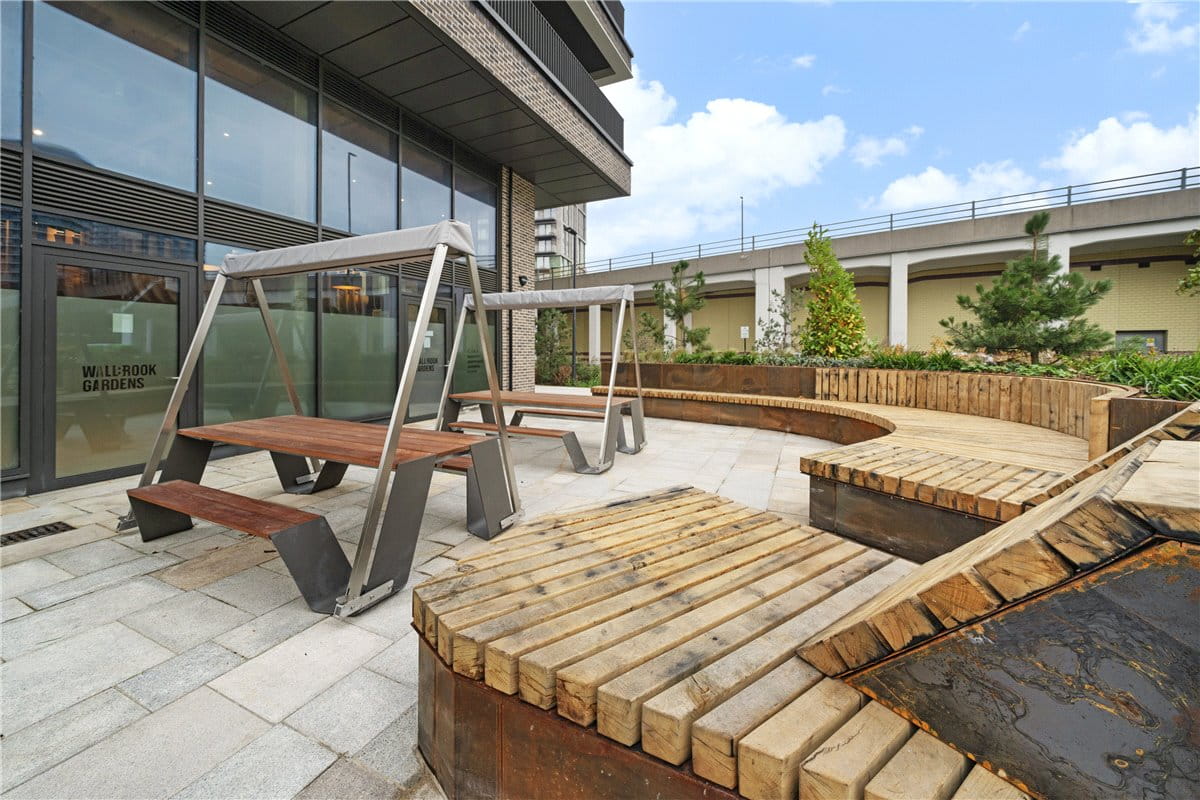 2 bedroom flat, Heartwell Avenue, London E16 - Let Agreed