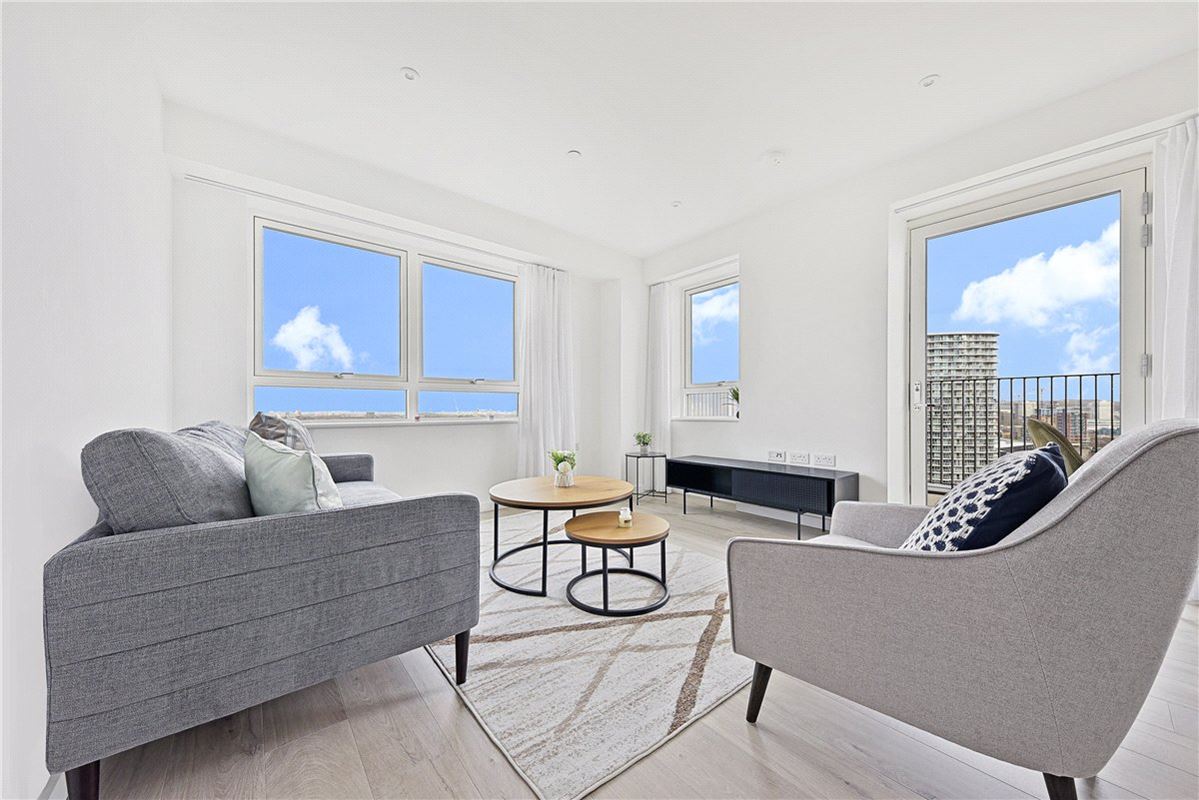 2 bedroom flat, Heartwell Avenue, London E16 - Let Agreed