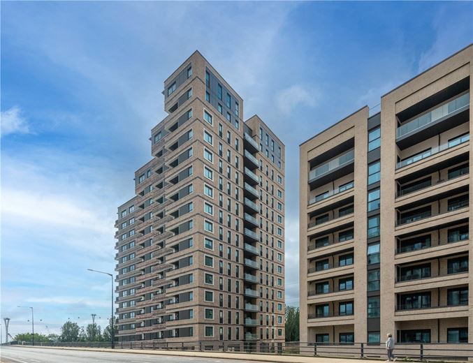 2 bedroom flat, Heartwell Avenue, London E16 - Let Agreed