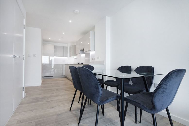 2 bedroom flat, Heartwell Avenue, London E16