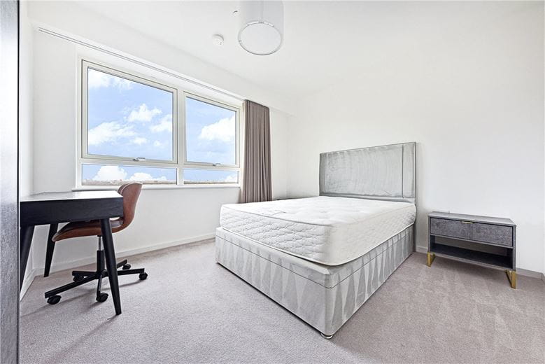 2 bedroom flat, Heartwell Avenue, London E16 - Let Agreed