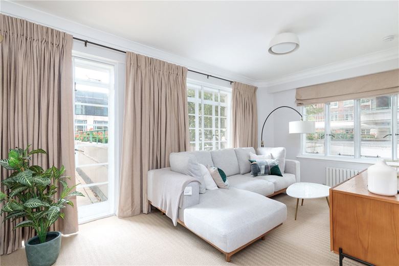 3 bedroom flat, Gloucester Place, Marylebone NW1 - Available