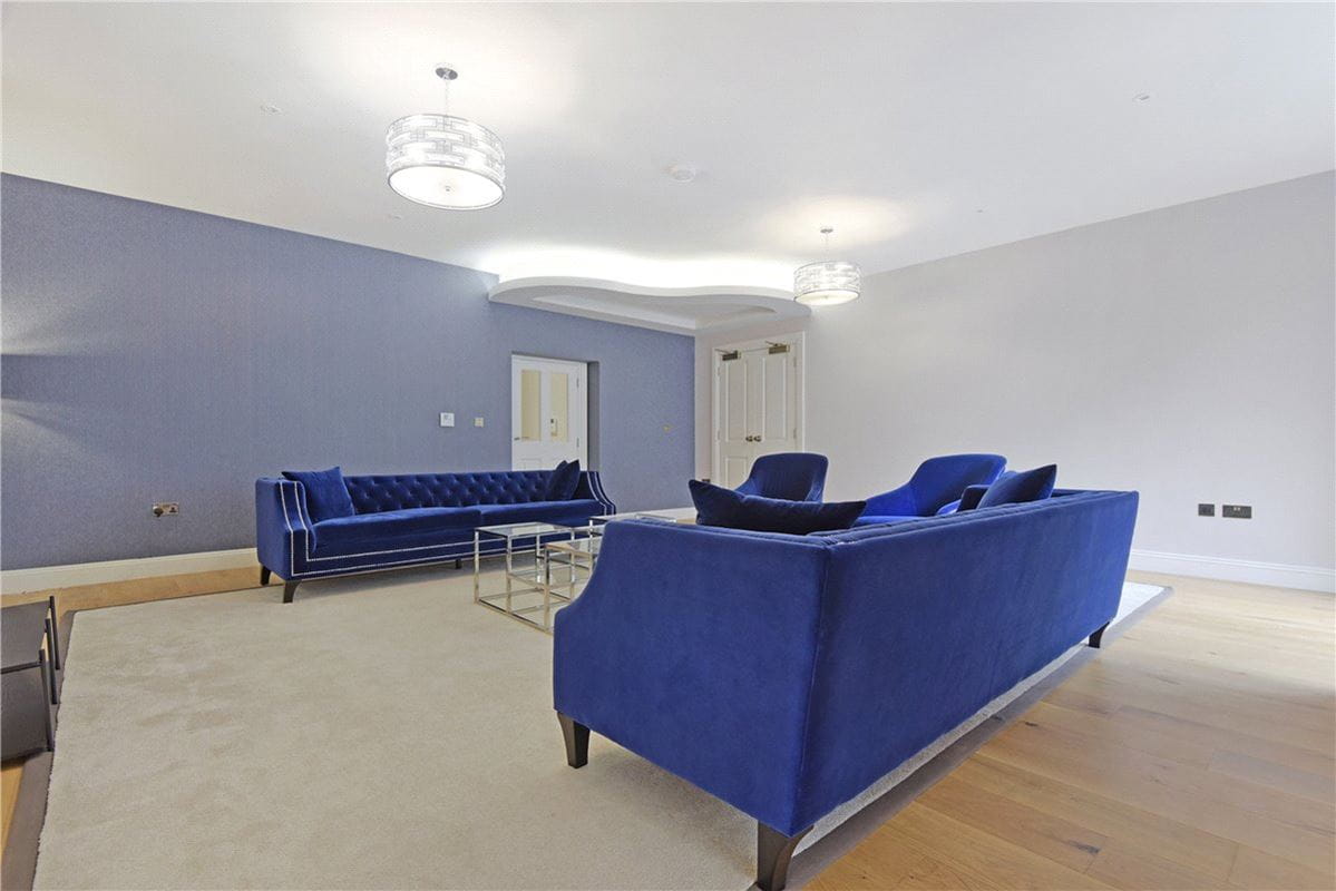 3 bedroom flat, Portland Place, Marylebone W1B - Available