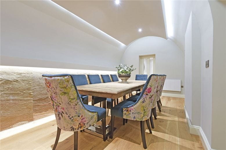 3 bedroom flat, Portland Place, Marylebone W1B - Available