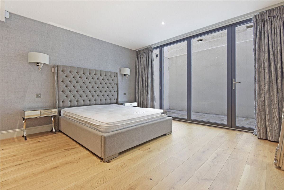 3 bedroom flat, Portland Place, Marylebone W1B - Available