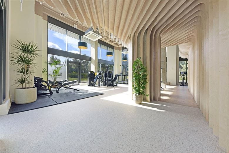 3 bedroom flat, Heartwell Avenue, London E16 - Available