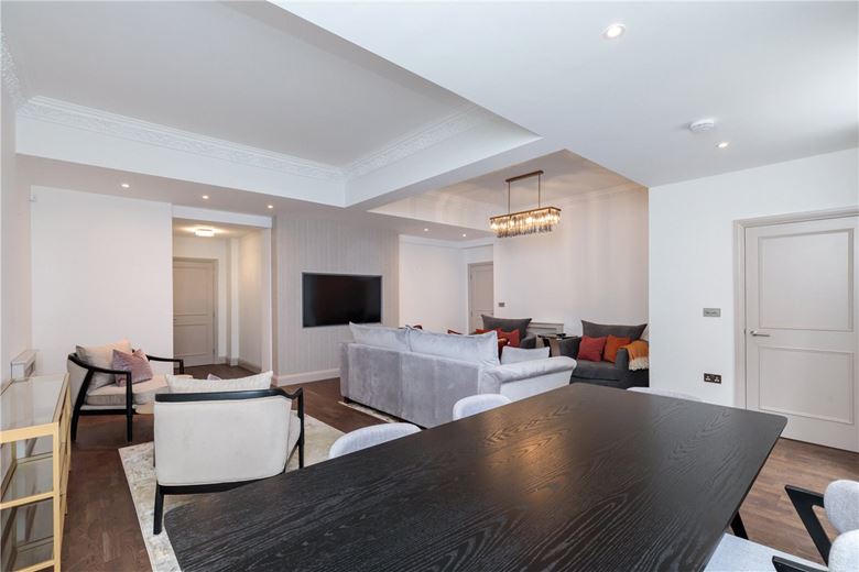 4 bedroom flat, Bryanston Court, George Street W1H - Available