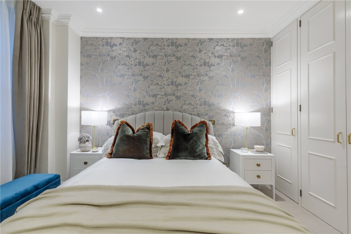 3 bedroom maisonette, Wimpole Street, London W1G - Available