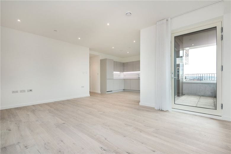 3 bedroom flat, Heartwell Avenue, London E16