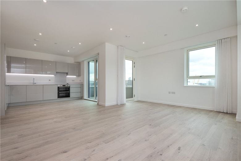 3 bedroom flat, Heartwell Avenue, London E16