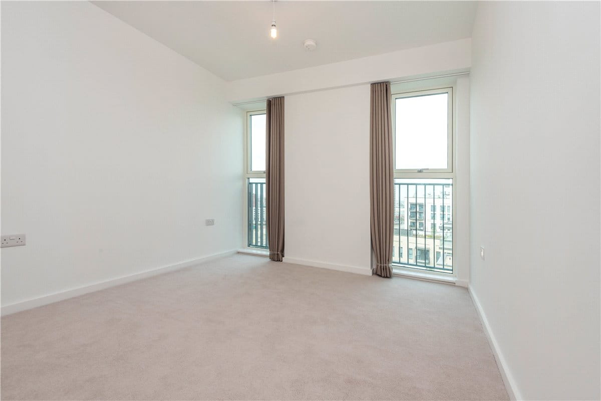 3 bedroom flat, Heartwell Avenue, London E16