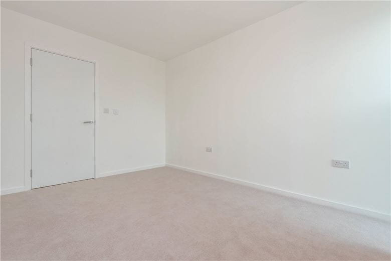 3 bedroom flat, Heartwell Avenue, London E16