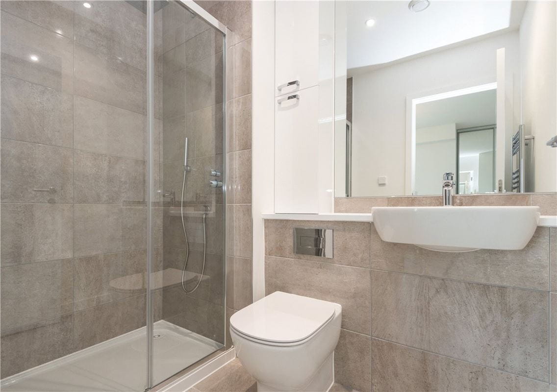 3 bedroom flat, Heartwell Avenue, London E16