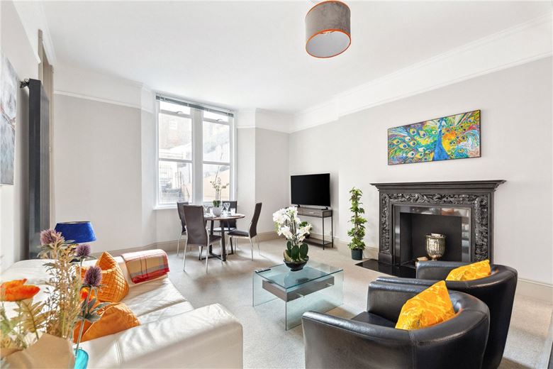 2 bedroom flat, Bickenhall Street, Marylebone W1U - Available