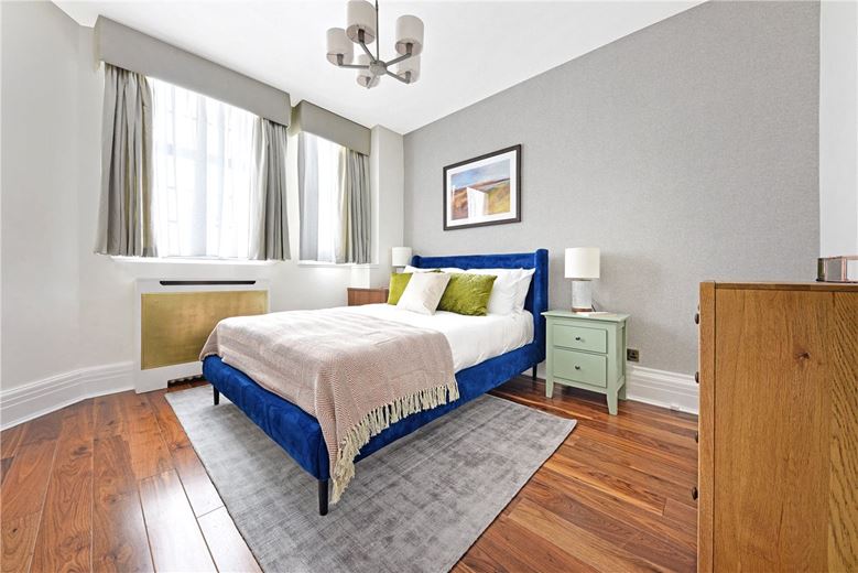 4 bedroom flat, Baker Street, Marylebone NW1 - Available