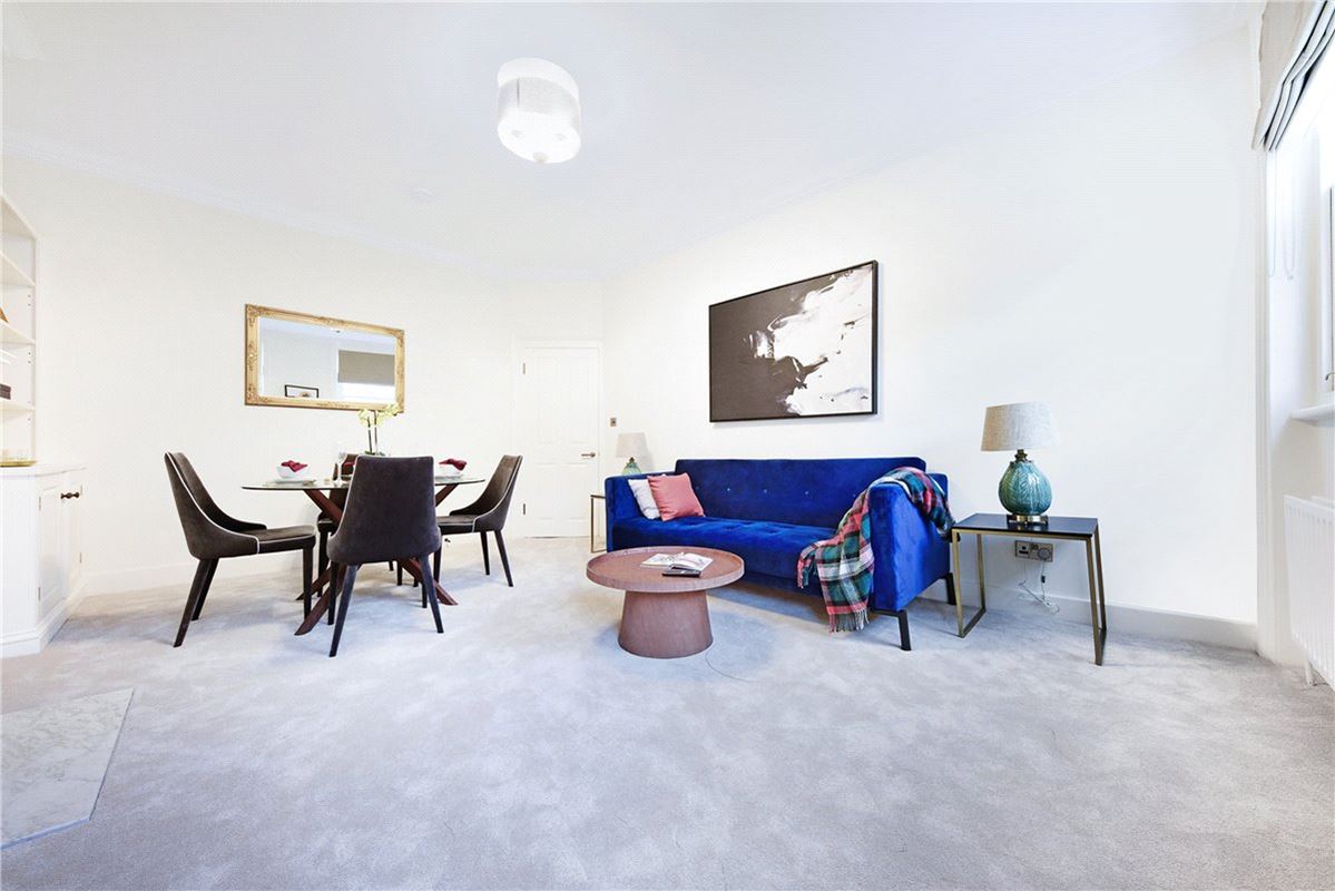 4 bedroom flat, Harley Street, Marylebone W1G - Available