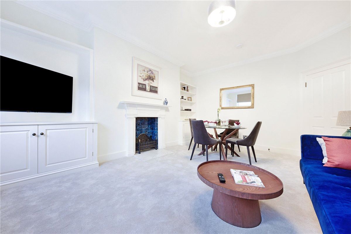 4 bedroom flat, Harley Street, Marylebone W1G - Available