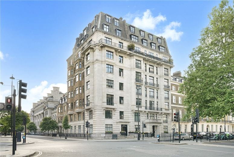 3 bedroom flat, Portland Place, London W1B - Available