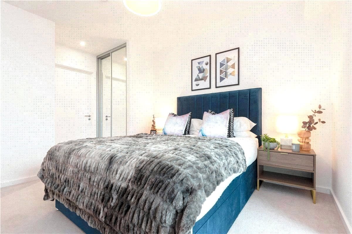 2 bedroom flat, Heartwell Avenue, London E16 - Available