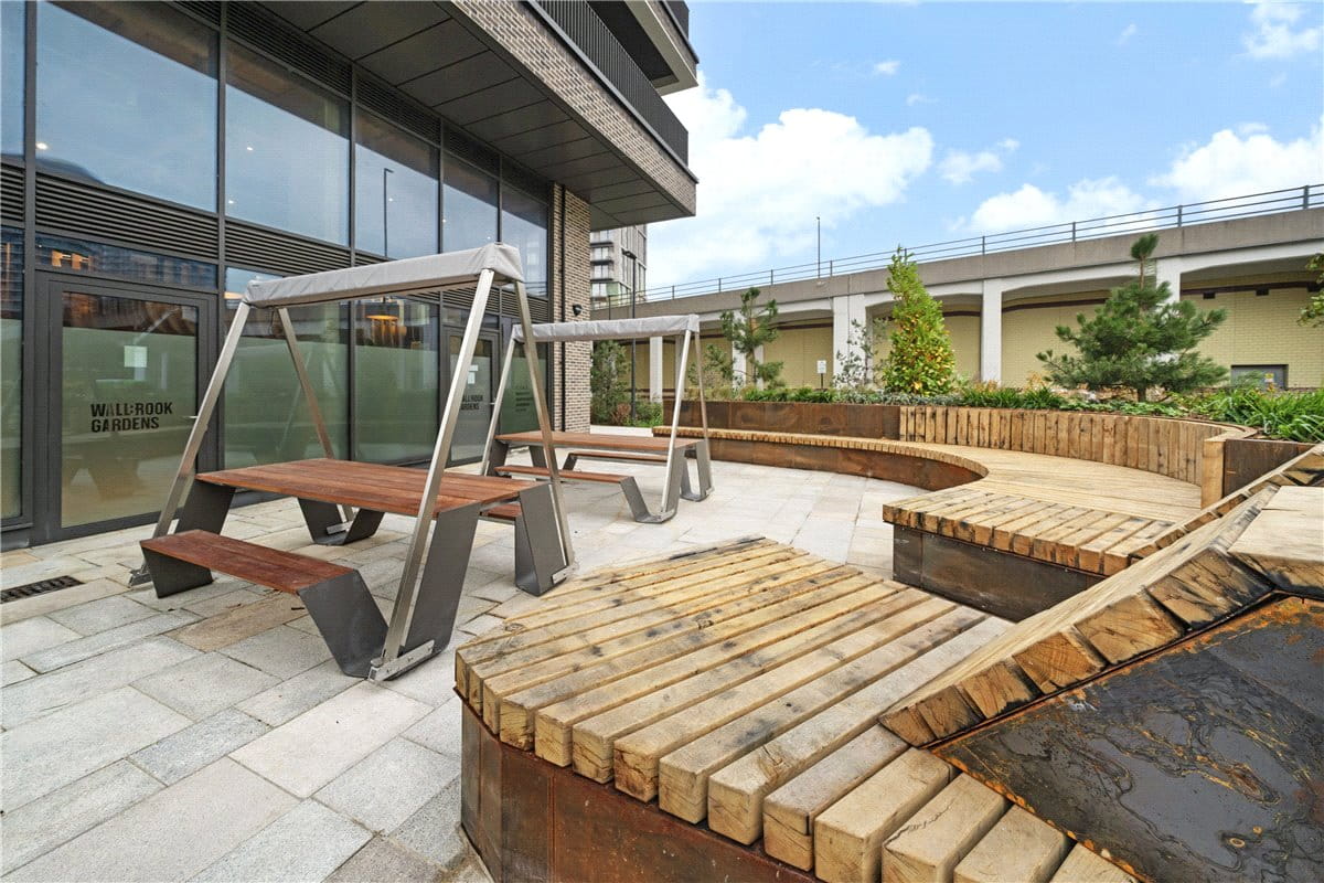 2 bedroom flat, Heartwell Avenue, London E16 - Available