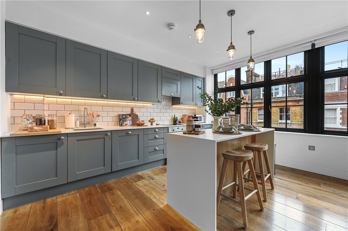 2 bedroom flat, Great Titchfield Street, London W1W - Let Agreed