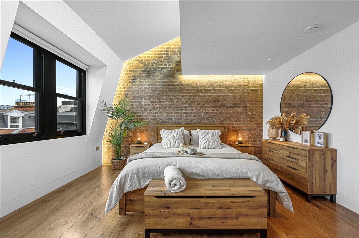 2 bedroom flat, Great Titchfield Street, London W1W - Let Agreed