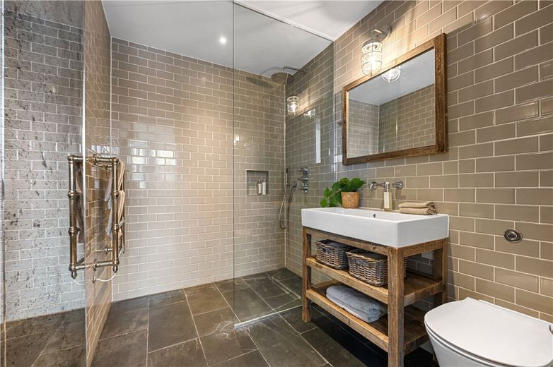 2 bedroom flat, Great Titchfield Street, London W1W - Let Agreed