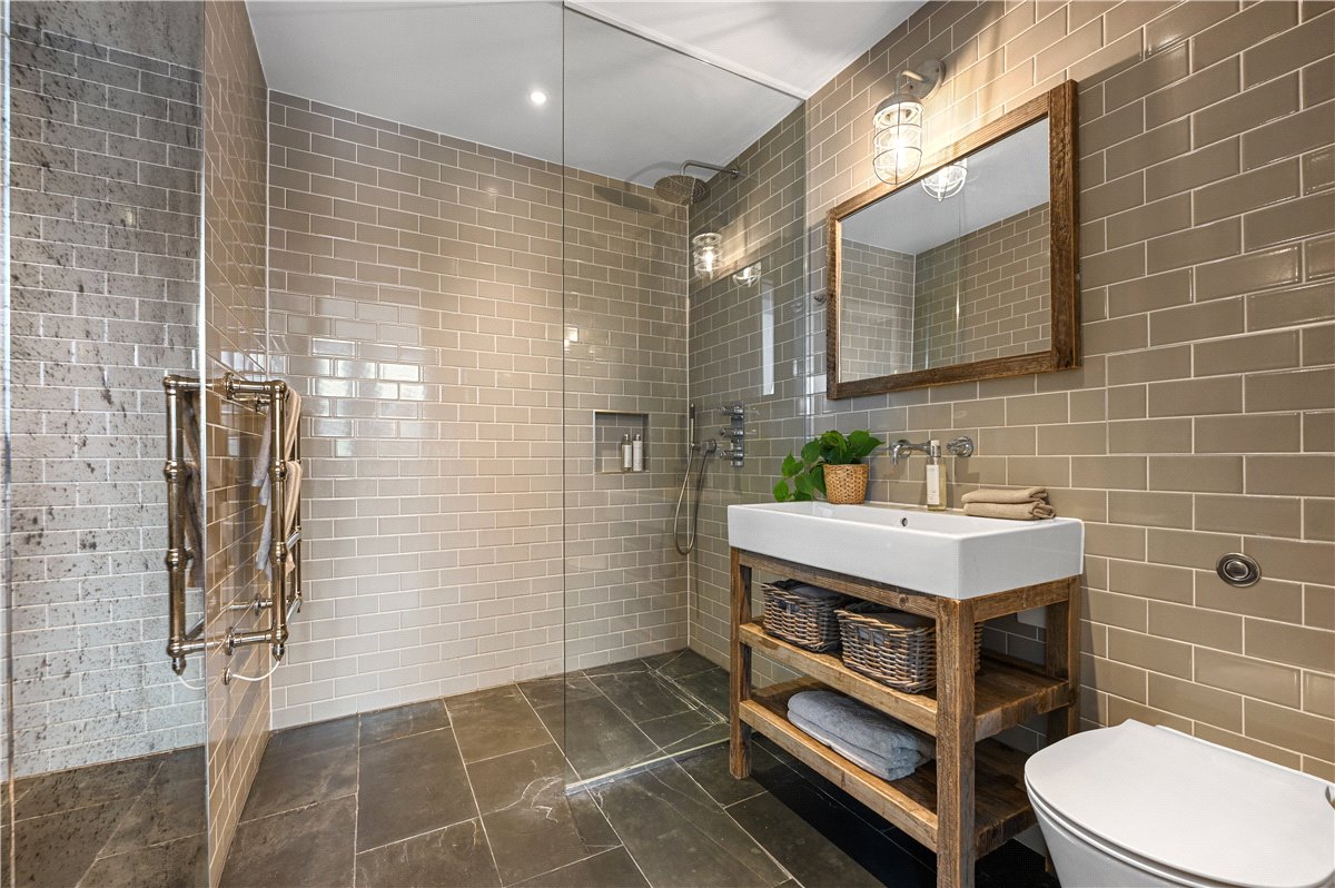 2 bedroom flat, Great Titchfield Street, London W1W - Let Agreed