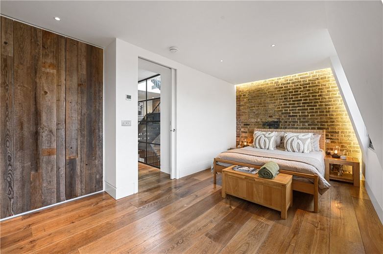 2 bedroom flat, Great Titchfield Street, London W1W - Let Agreed