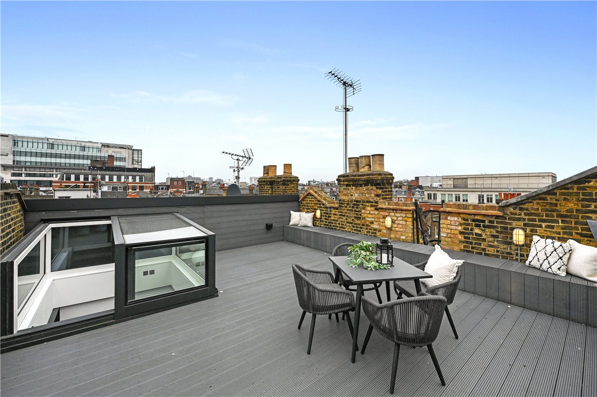 2 bedroom flat, Great Titchfield Street, London W1W - Let Agreed