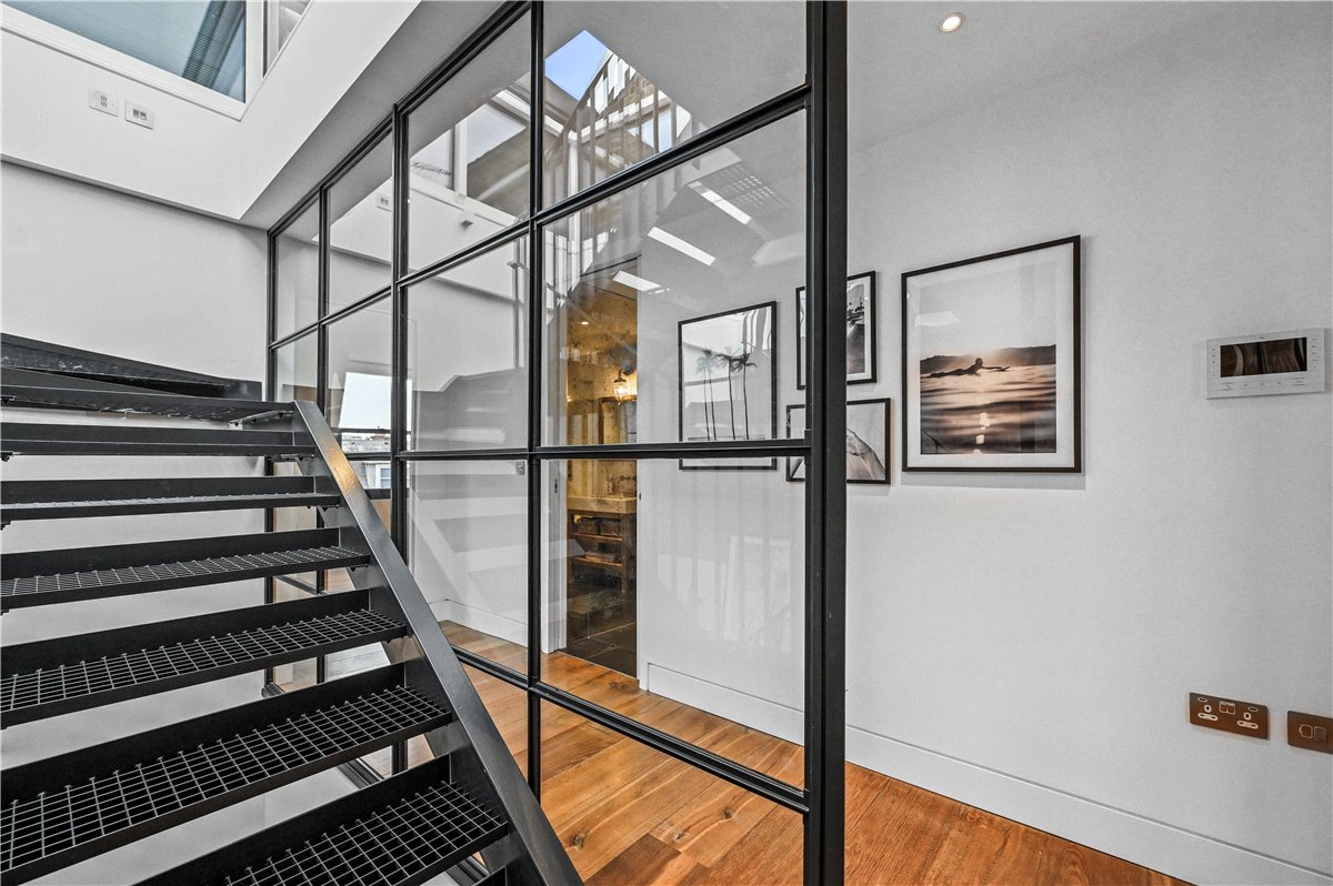 2 bedroom flat, Great Titchfield Street, London W1W - Let Agreed
